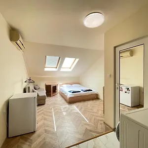 Apartment City-centre 1, Warna